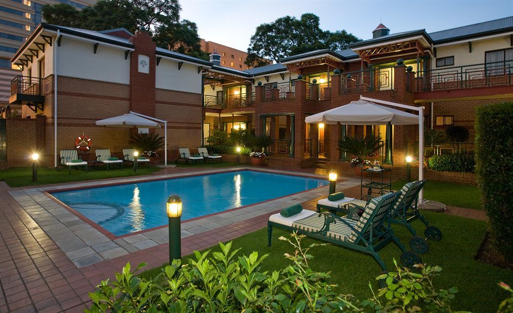 Courtyard Hotel Rosebank Йоханесбург Екстериор снимка